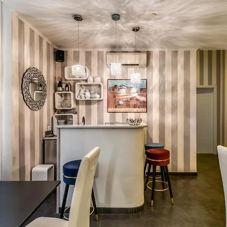 ベッド・アンド・ブレックファスト デコ 4*