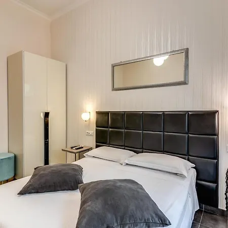 デコ ベッド・アンド・ブレックファスト 4*