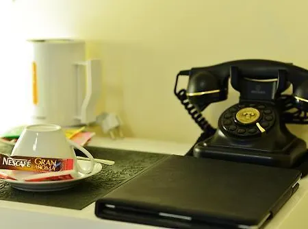 ベッド・アンド・ブレックファスト デコ 4*