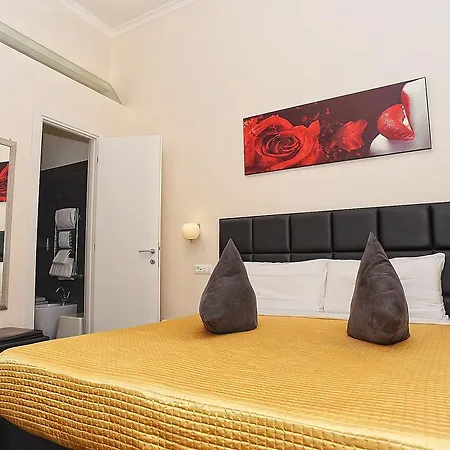 ベッド・アンド・ブレックファスト デコ